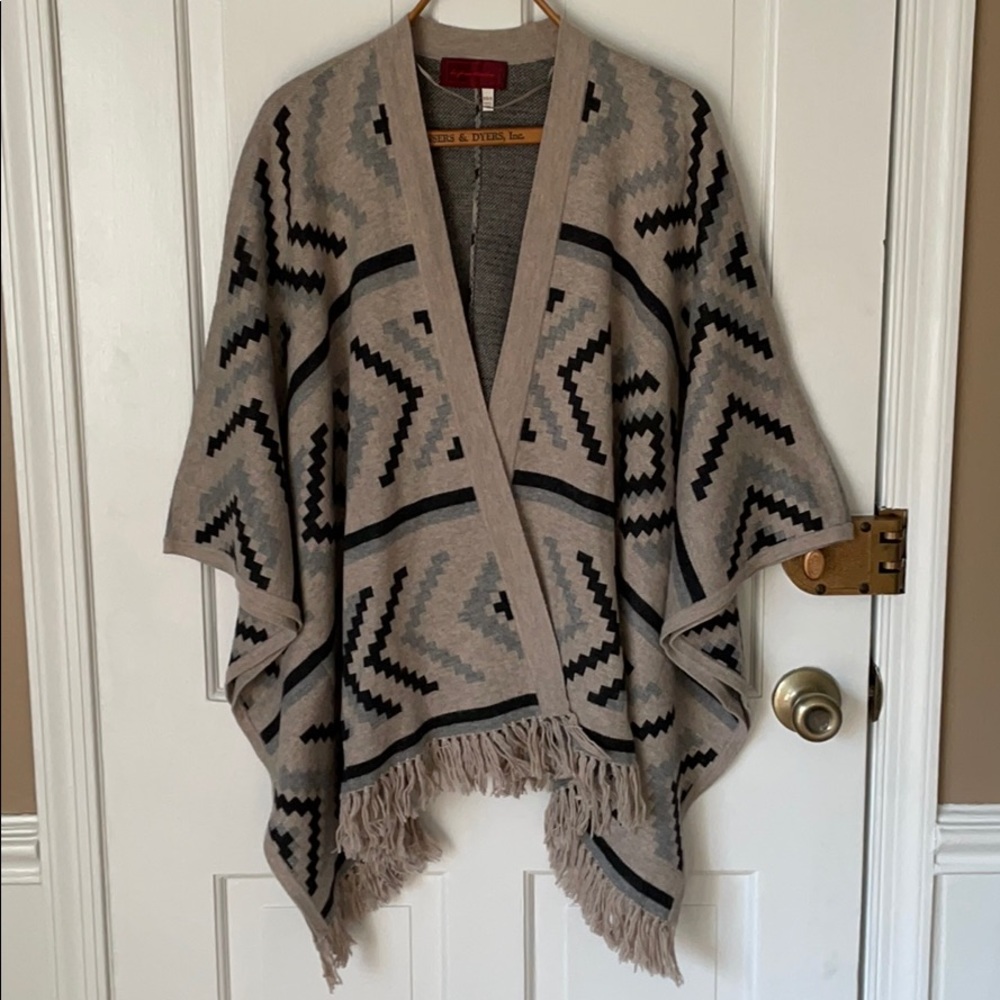 Left on Houston poncho in geometric pattern